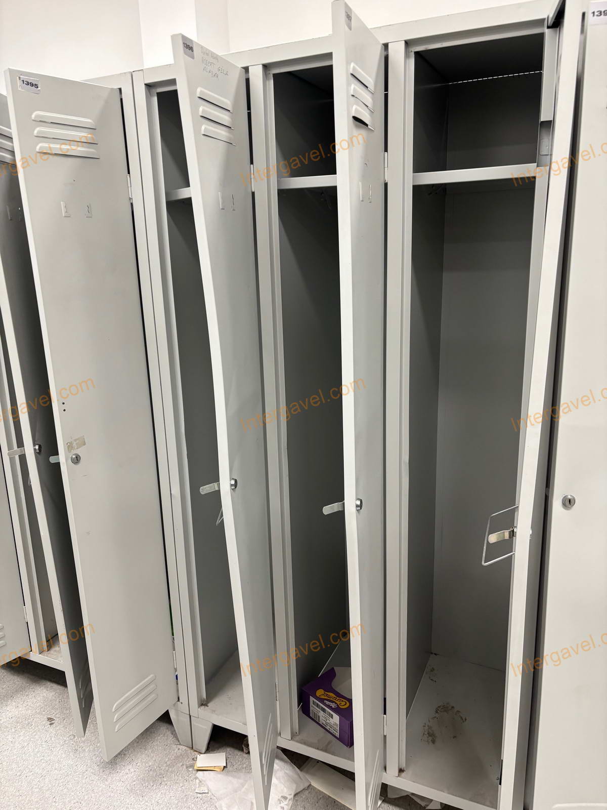 Öltöző szekrény 13