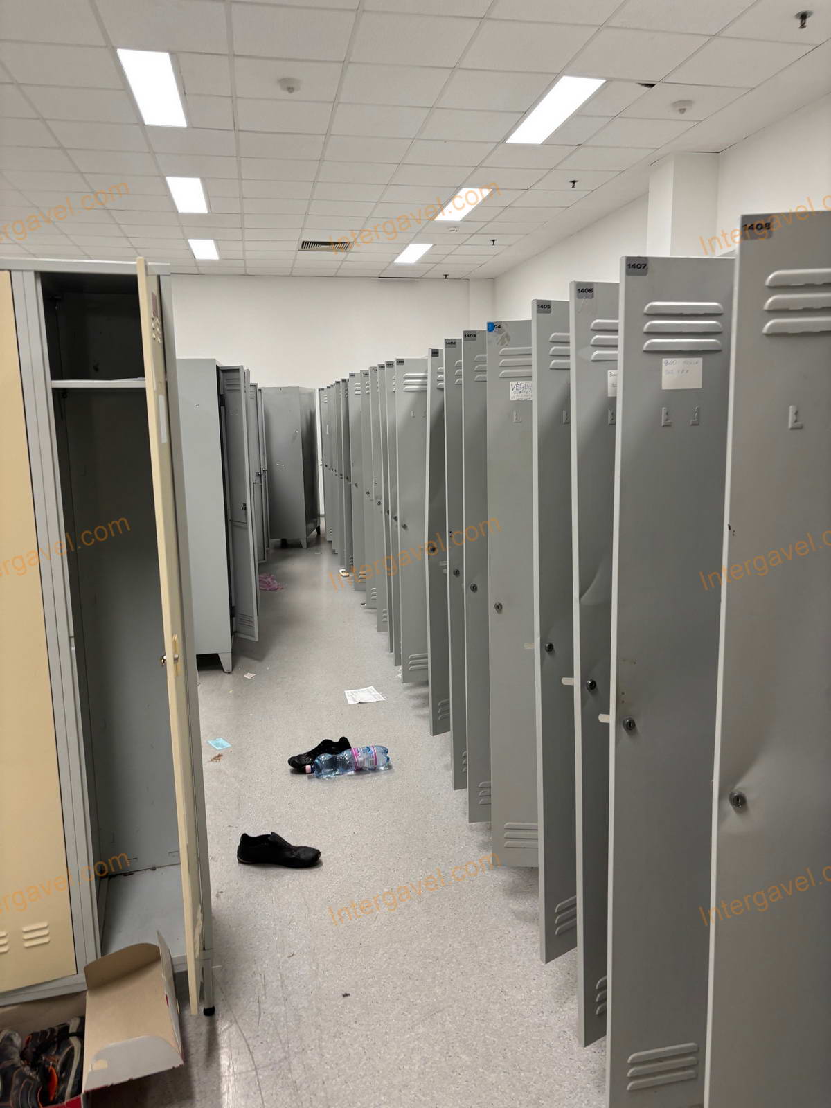 Öltöző szekrény 14