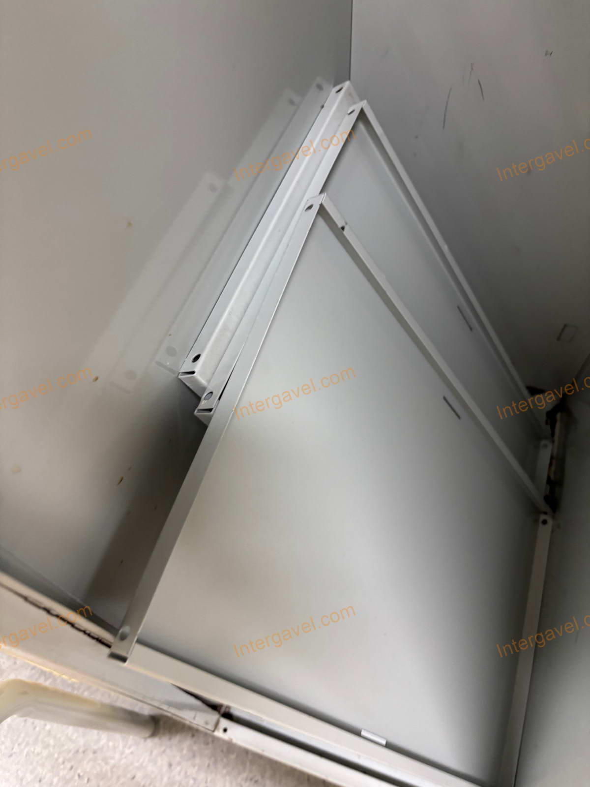 Öltöző szekrény 16