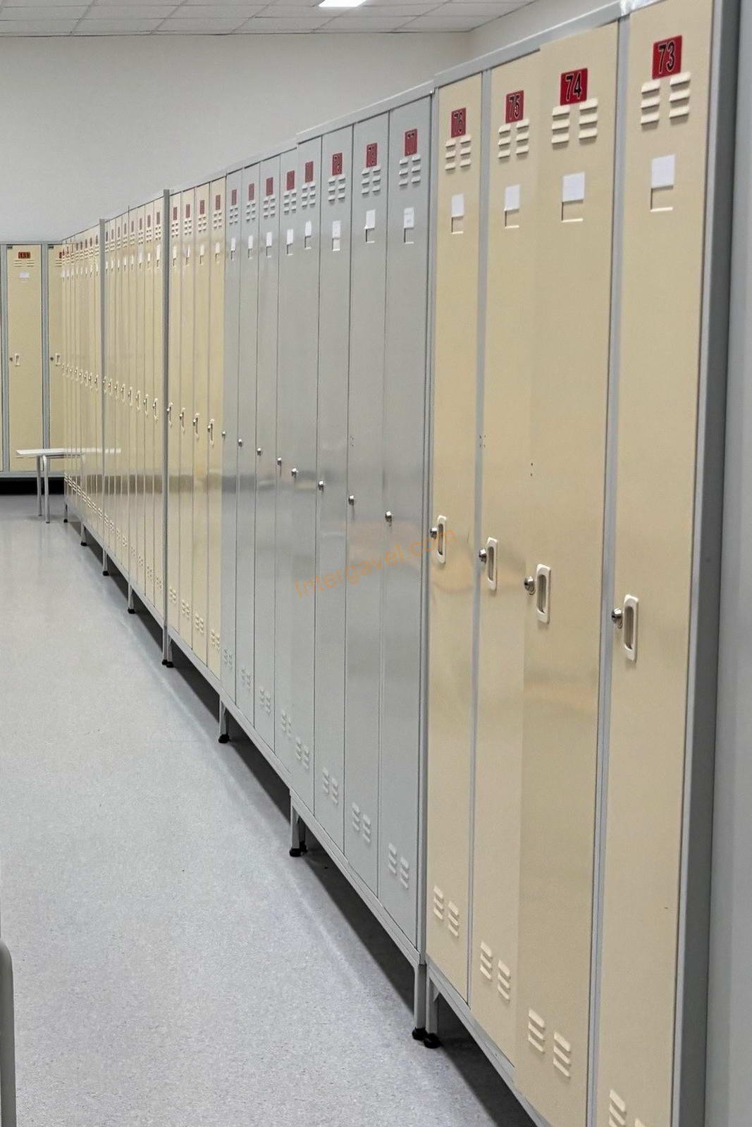 Öltöző szekrény 2