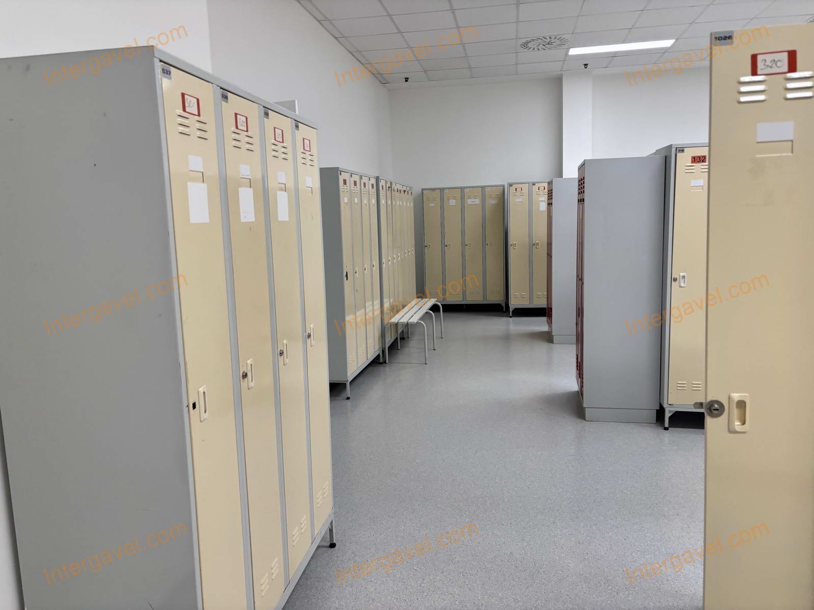 Öltöző szekrény 3