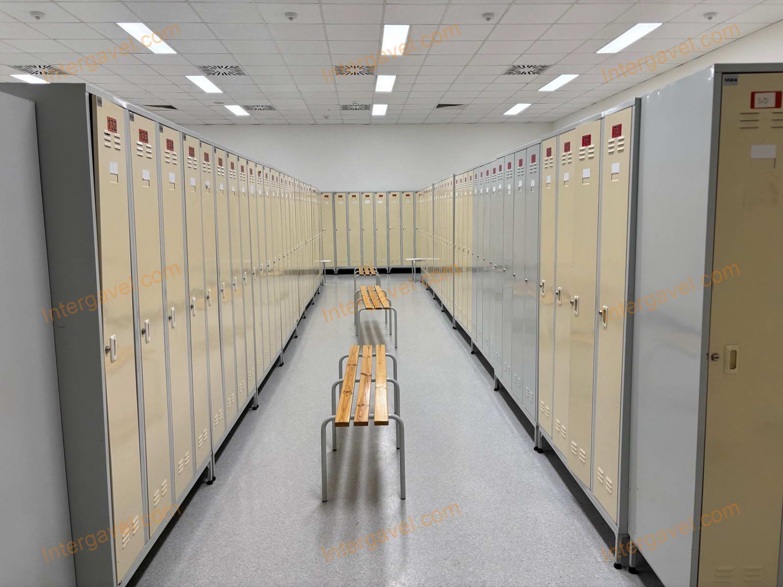 Öltöző szekrény 2