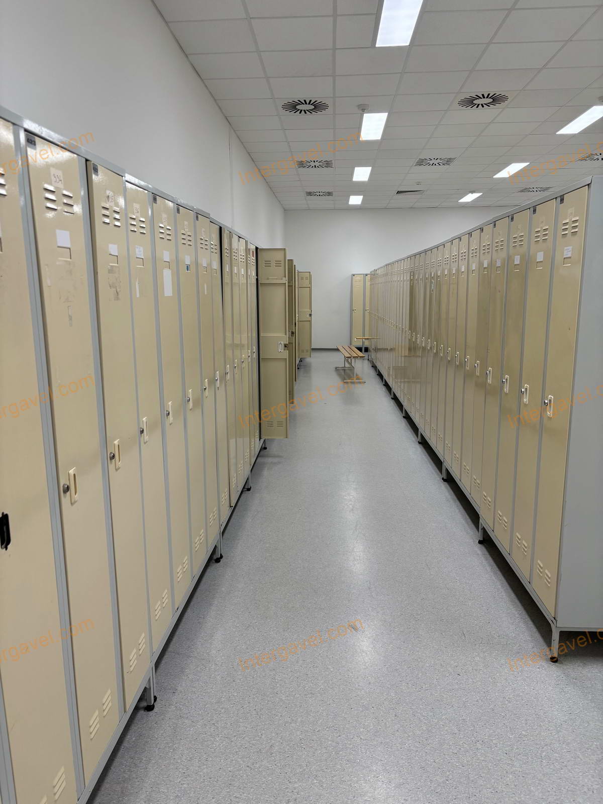 Öltöző szekrény 3