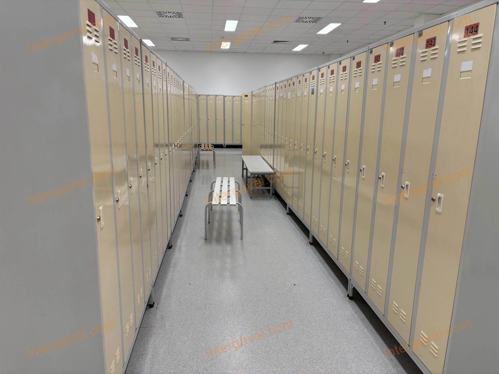 Öltöző szekrény 4