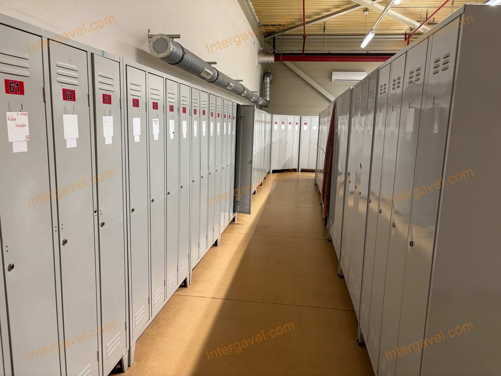 Öltöző szekrény 2