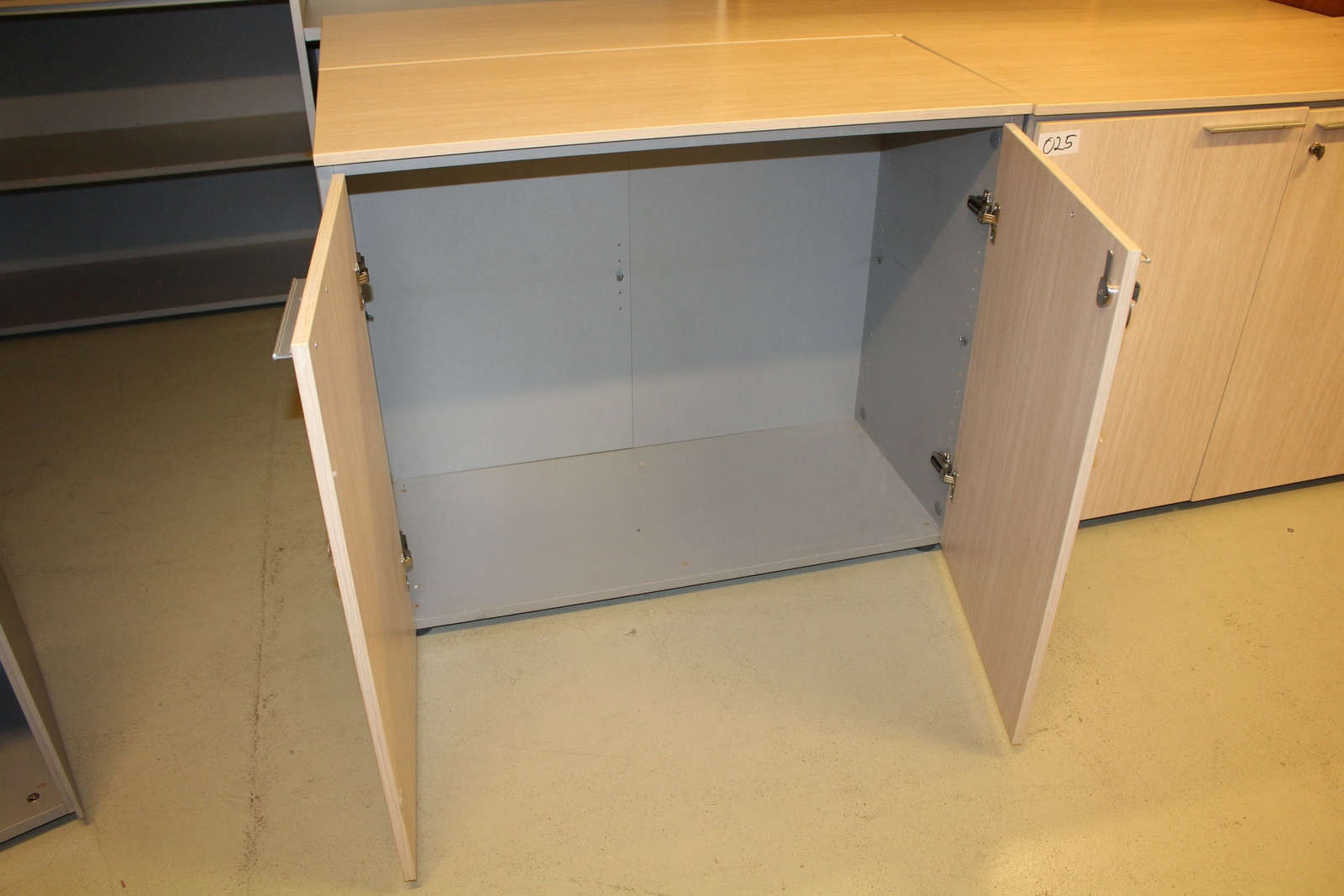 Szekrények és polcok 7