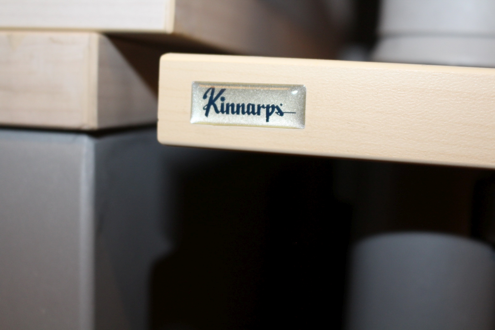 L- alakú íróasztal (Kinnarps) 3