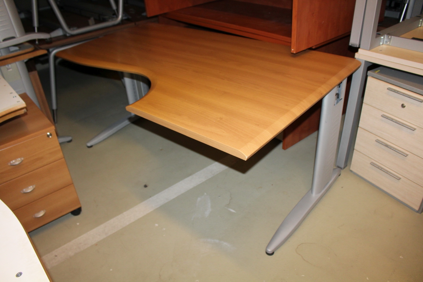 L-alakú íróasztal (cseresznye) 1