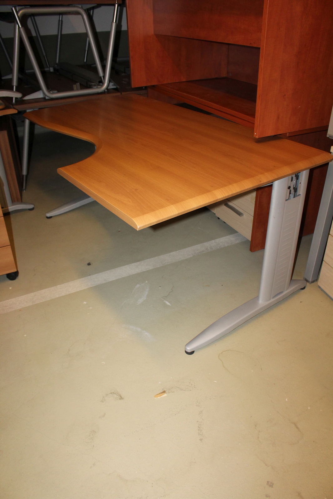 L-alakú íróasztal (cseresznye) 2