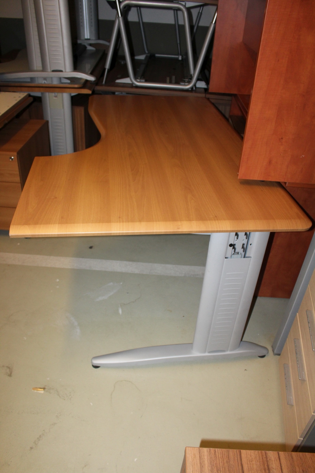 L-alakú íróasztal (cseresznye) 4