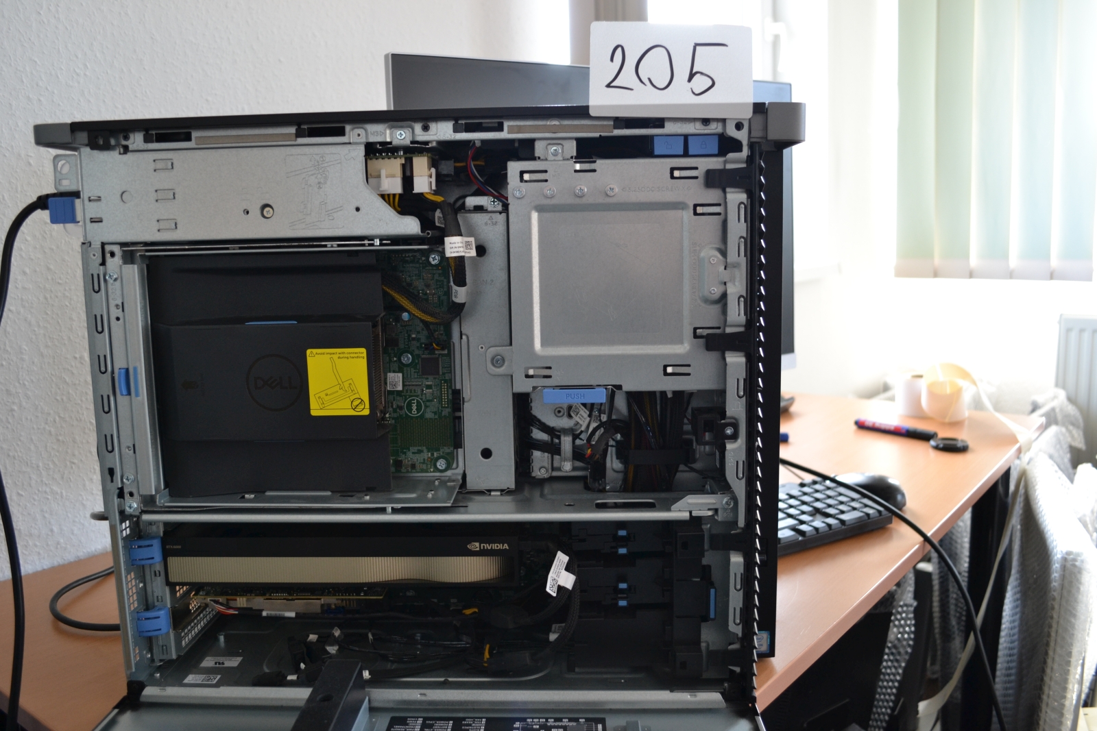 Dell Precision 7820 XL - Munkaállomás 3