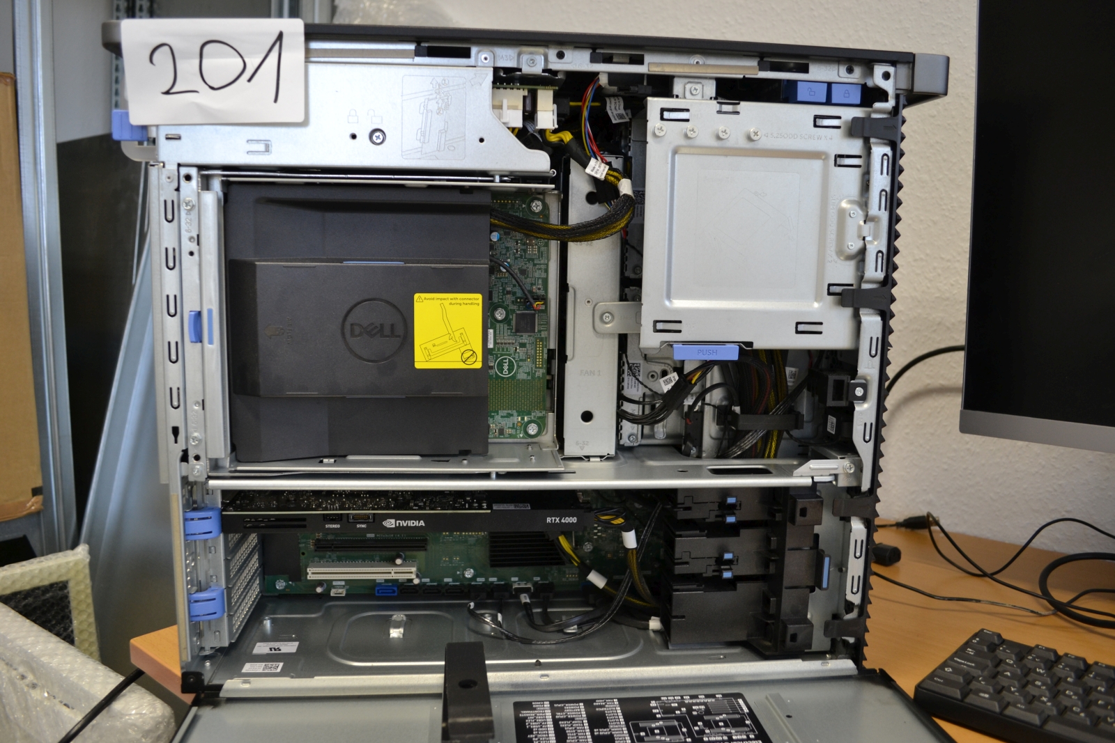 Dell Precision 7820 - Munkaállomás 4