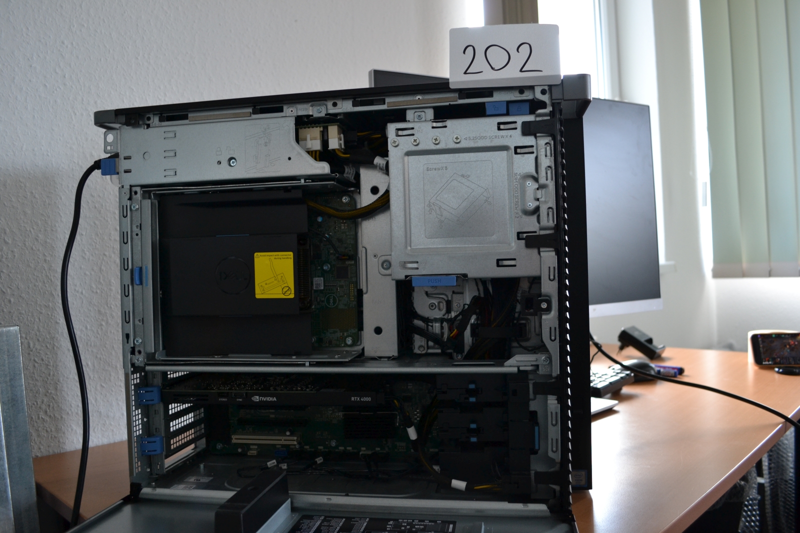 Dell Precision 7820 - Munkaállomás 3