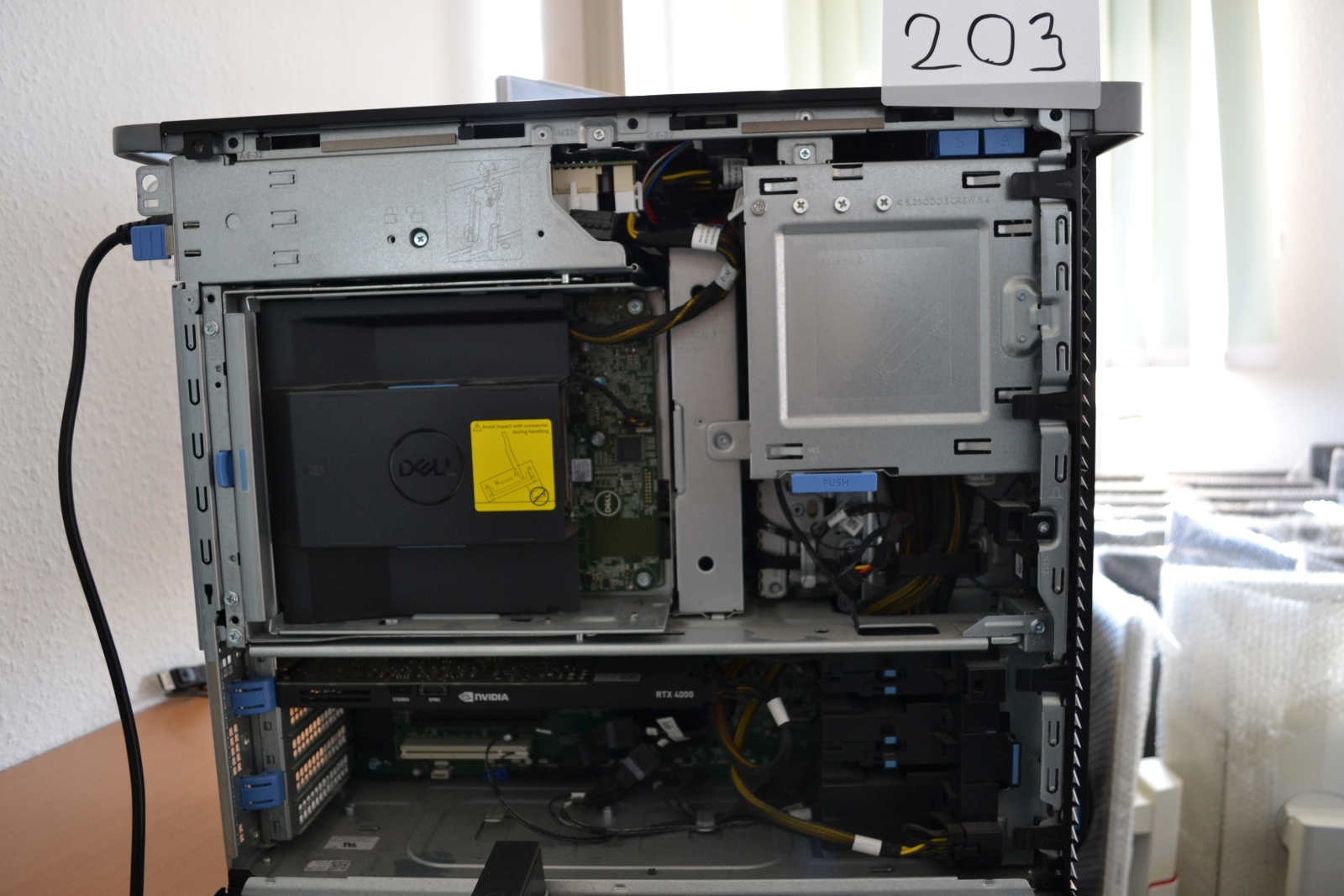 Dell Precision 7820 - Munkaállomás 3