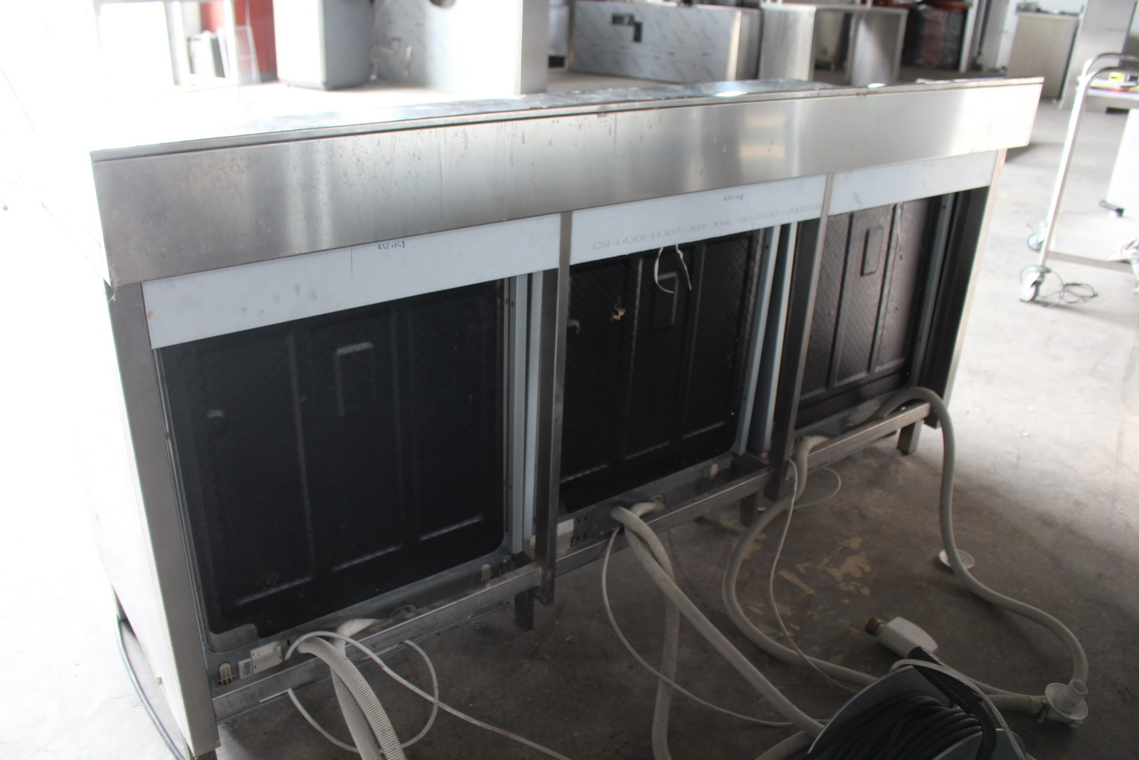 Pult mosogatógépekkel 4