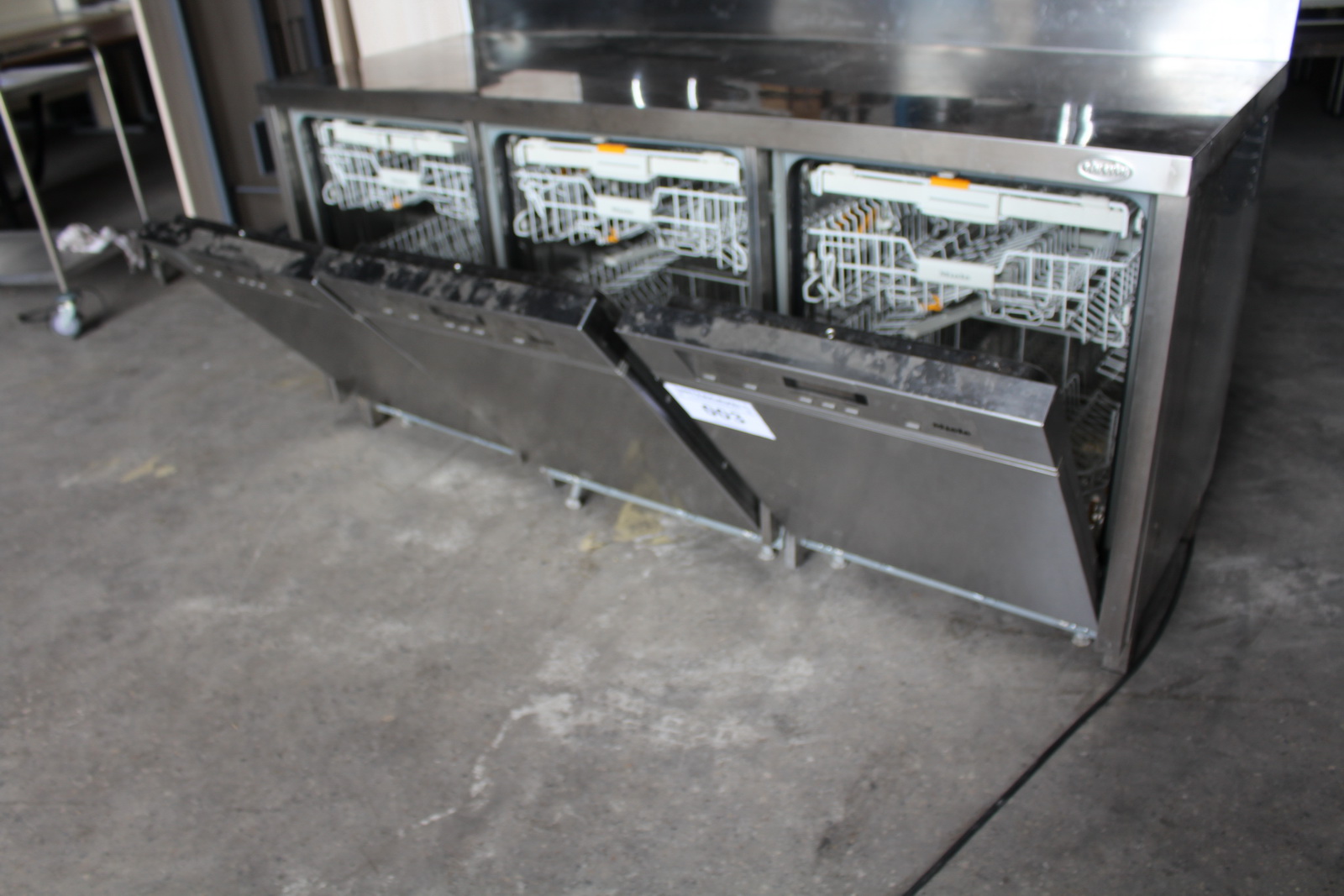 Pult mosogatógépekkel 11