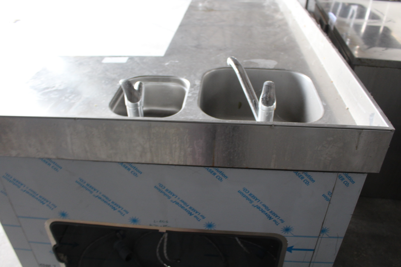 Pult alátéthűtővel 10