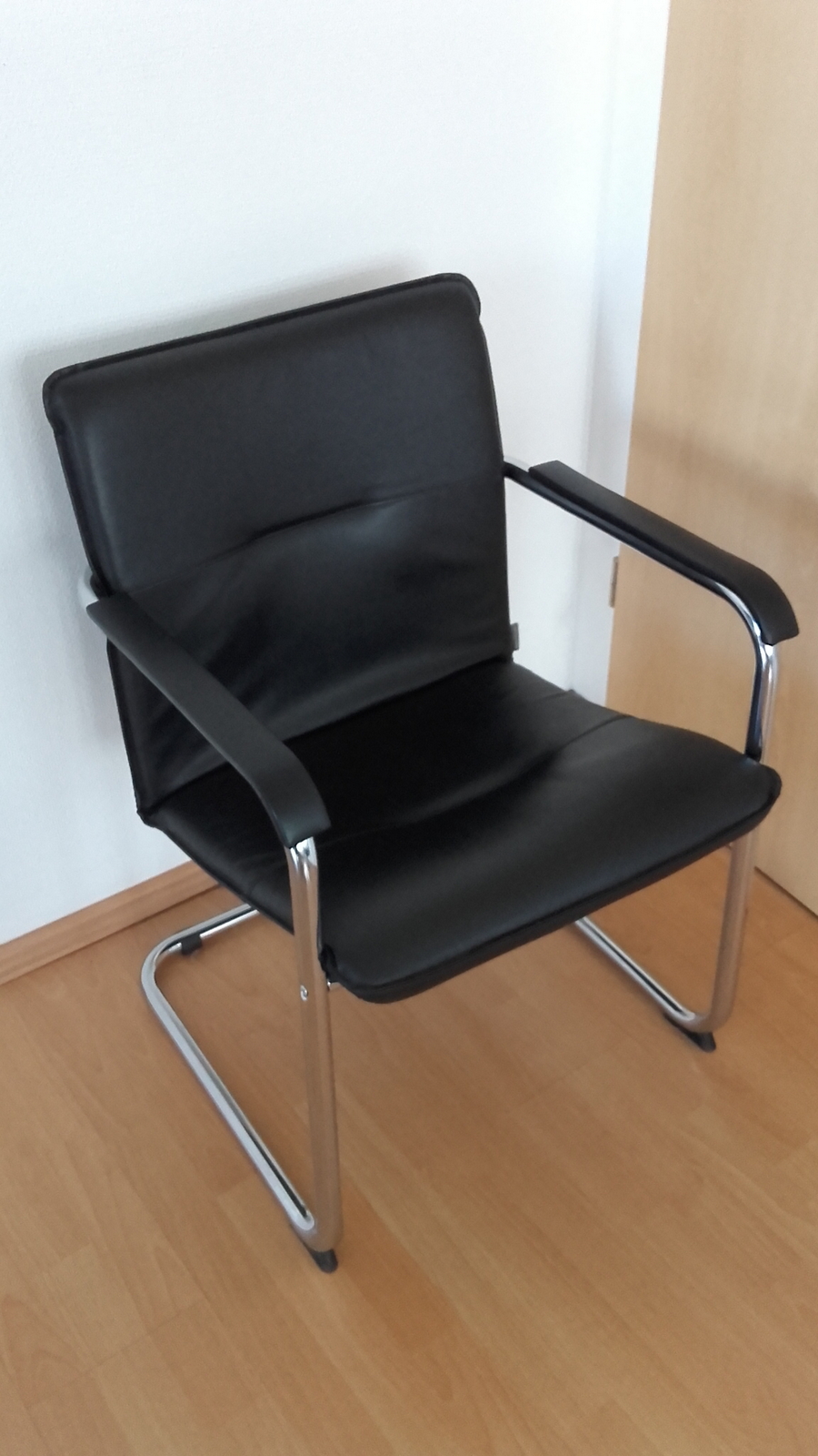 Tárgyalószék (szánkótalpas-bőr)