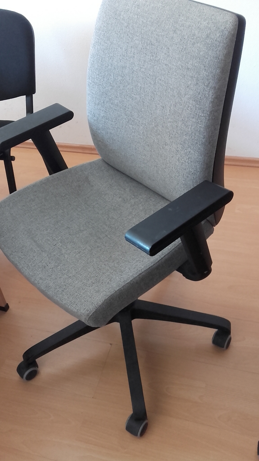 Irodai görgős szék 4