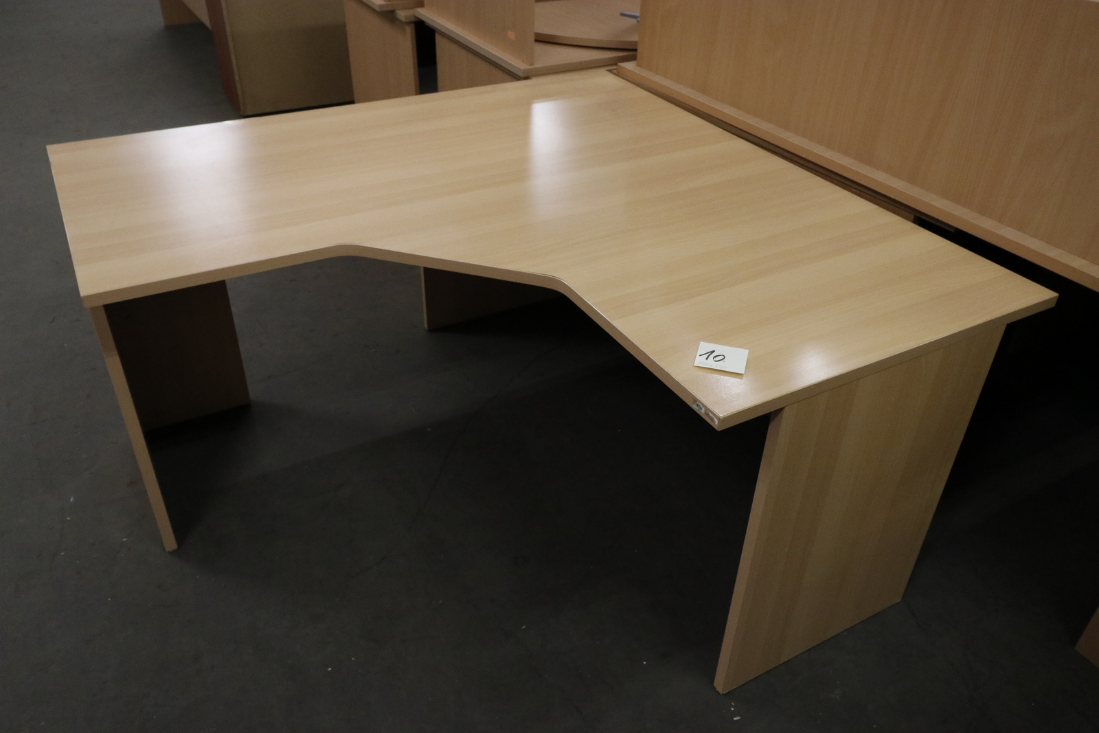 L-alakú íróasztal