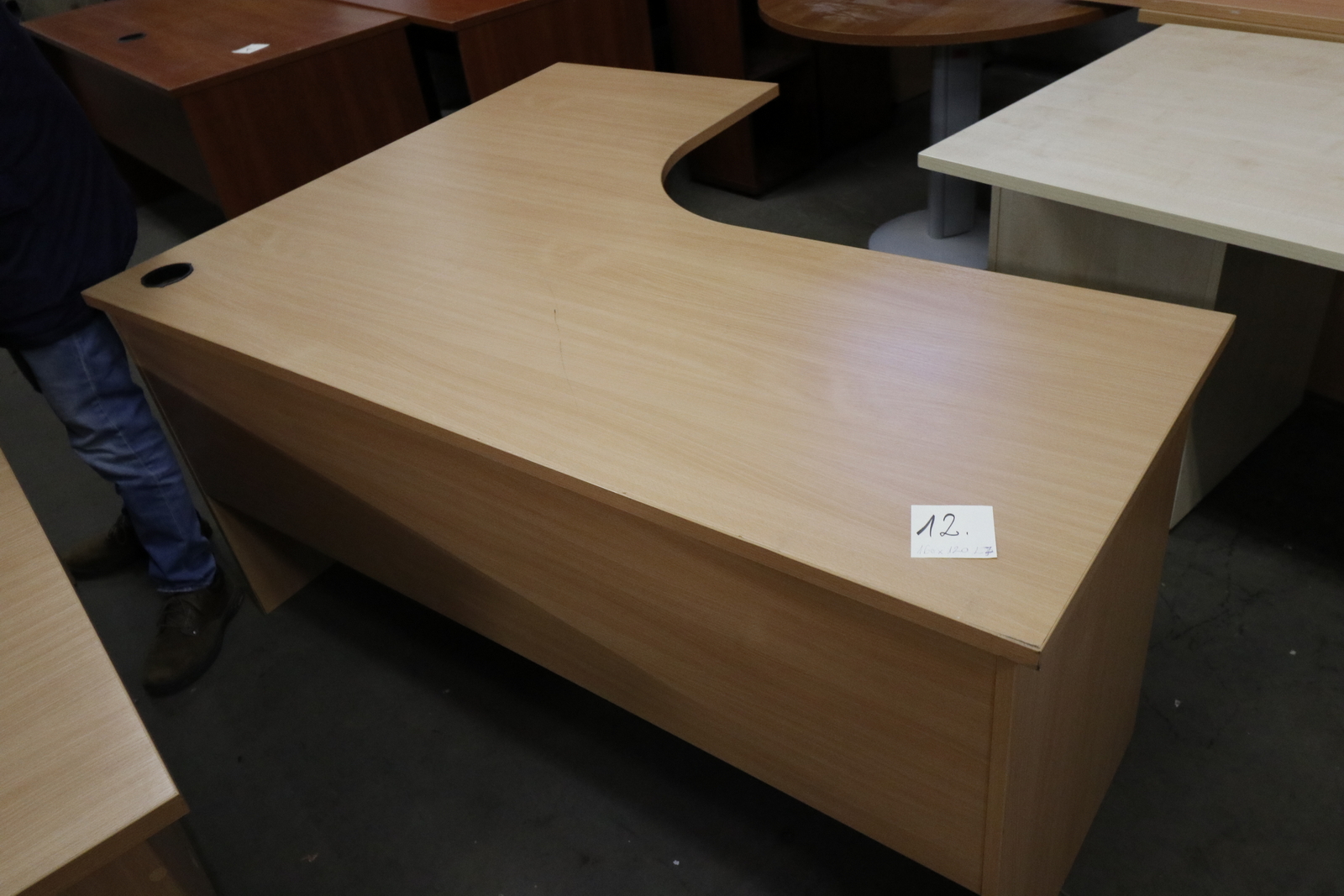 L-alakú íróasztal