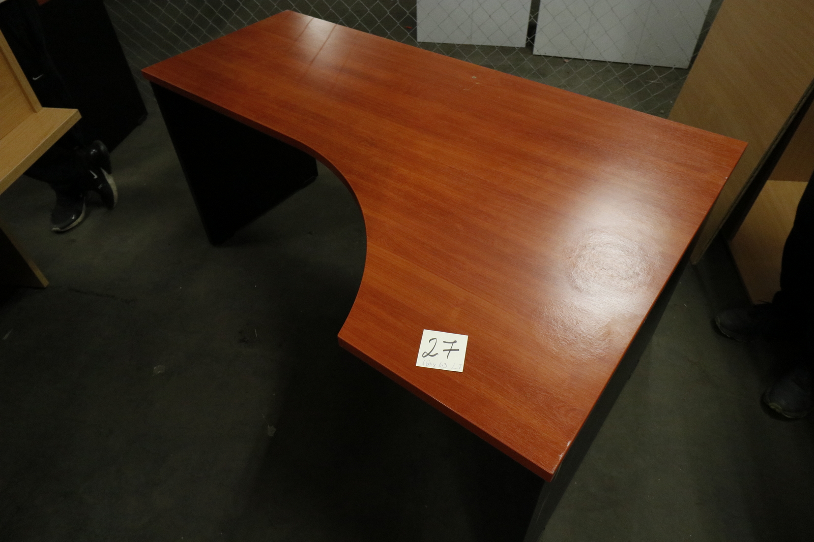 L-alakú íróasztal