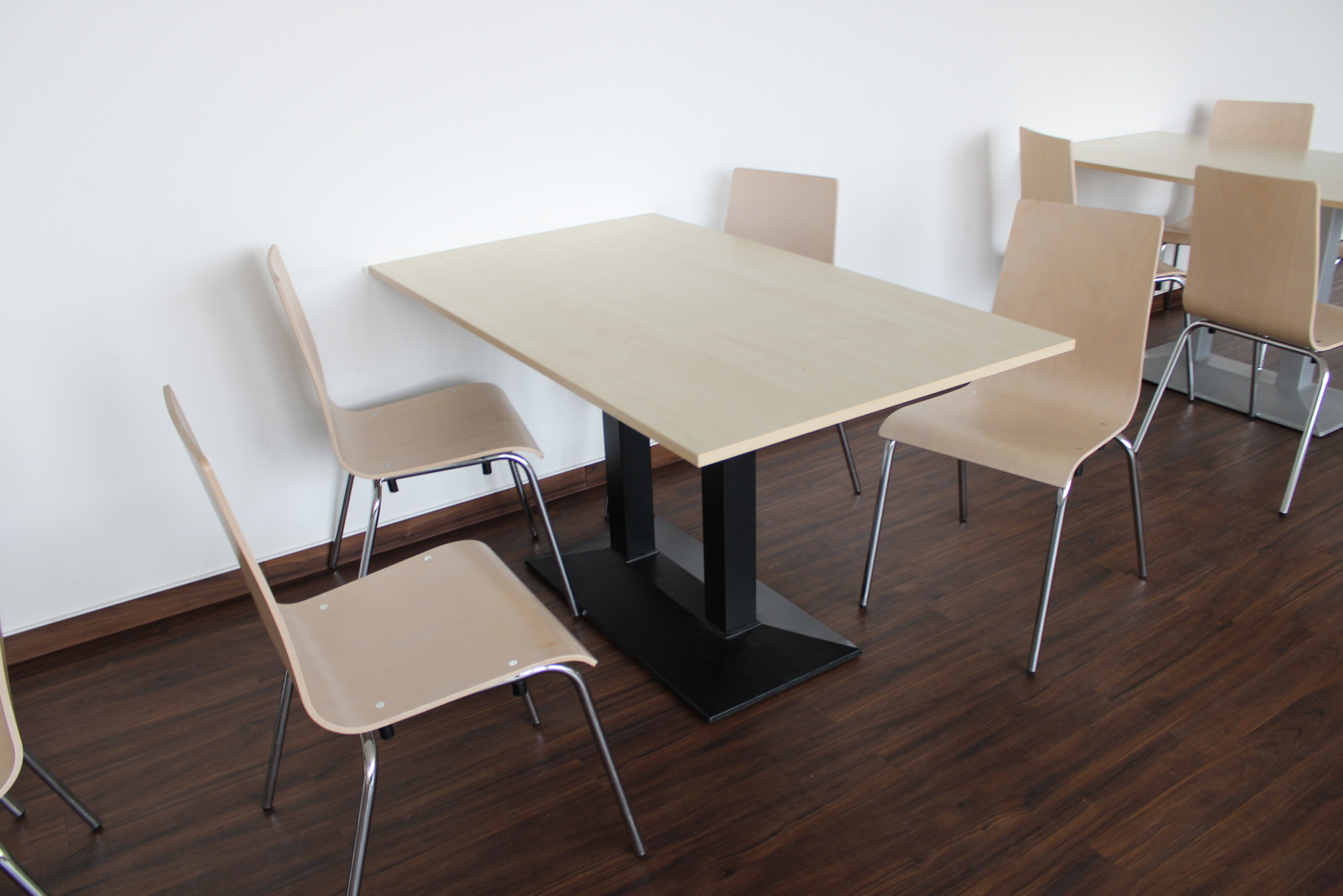 Asztal és székek 3