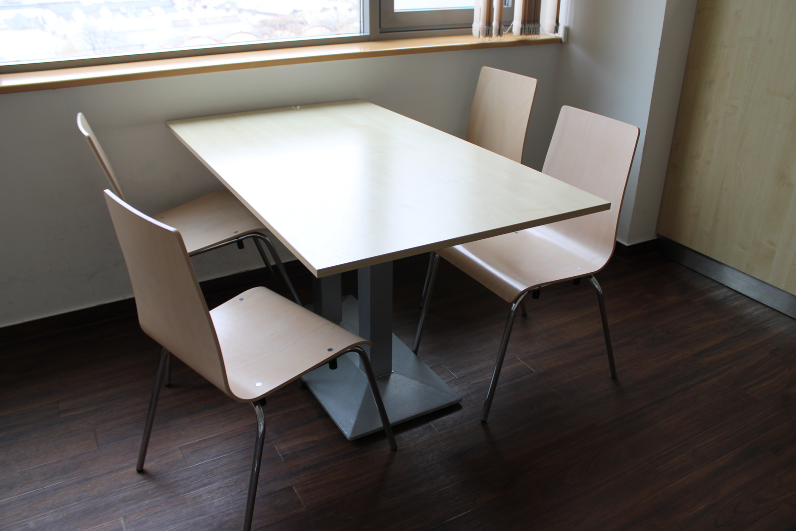 Asztal és székek 7