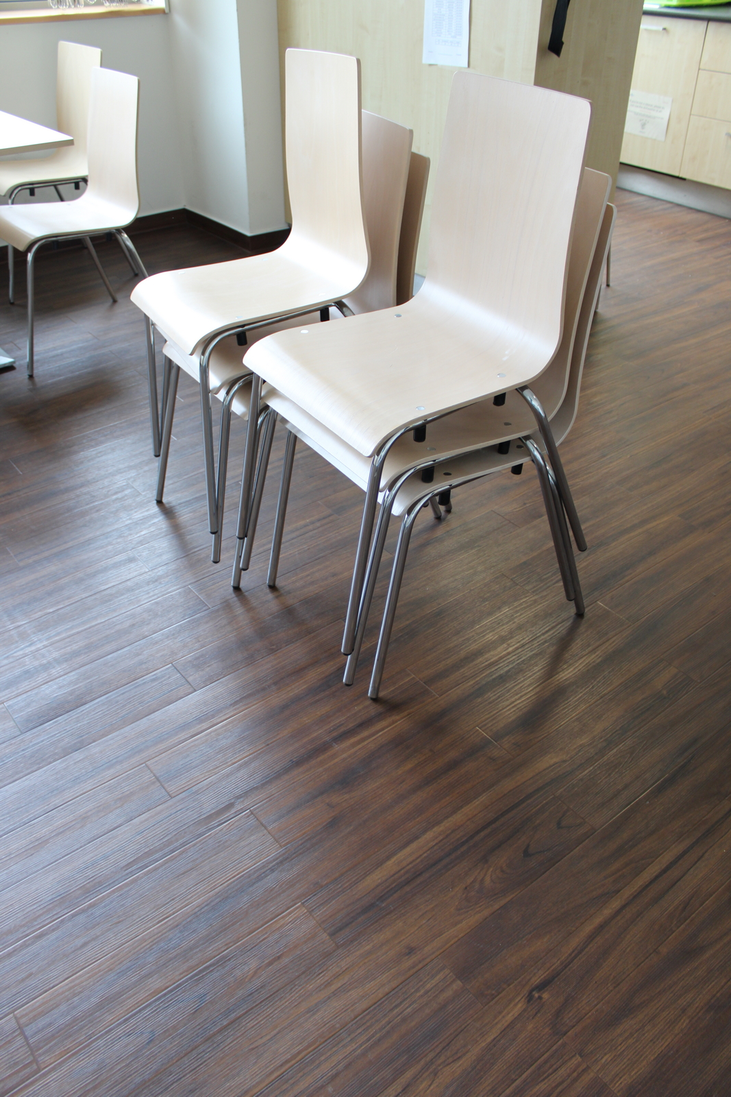 Asztal és székek 9