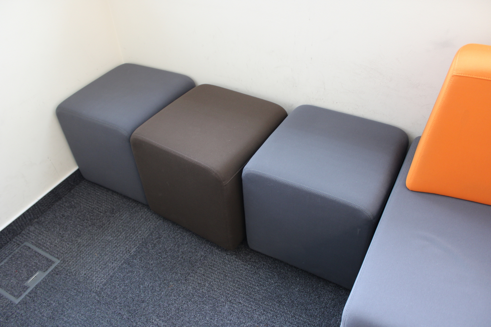 Kanapék és puffok 5