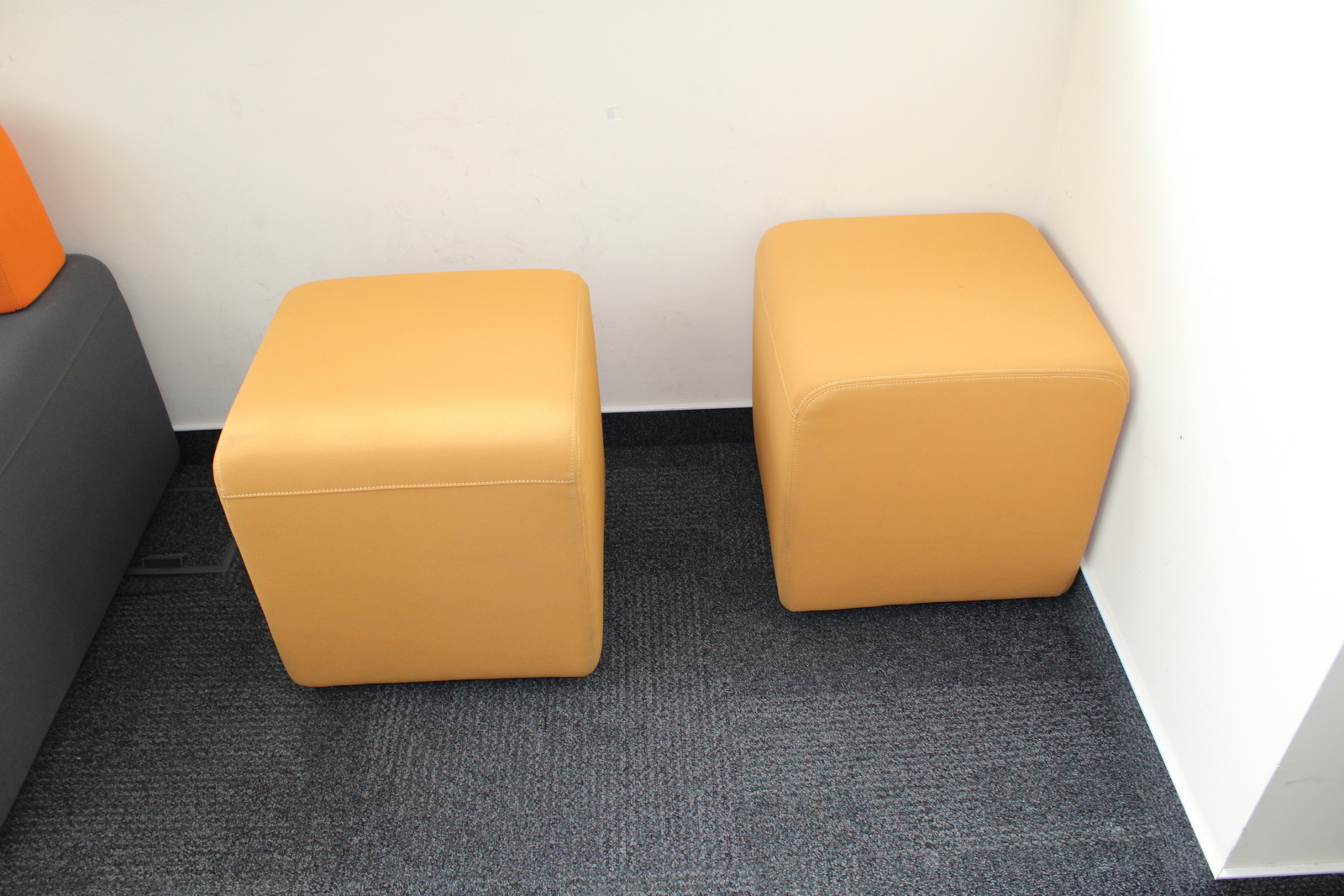 Kanapék és puffok 8