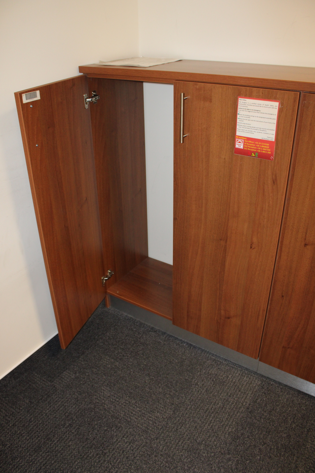 Recepciós pult és szekrény 5