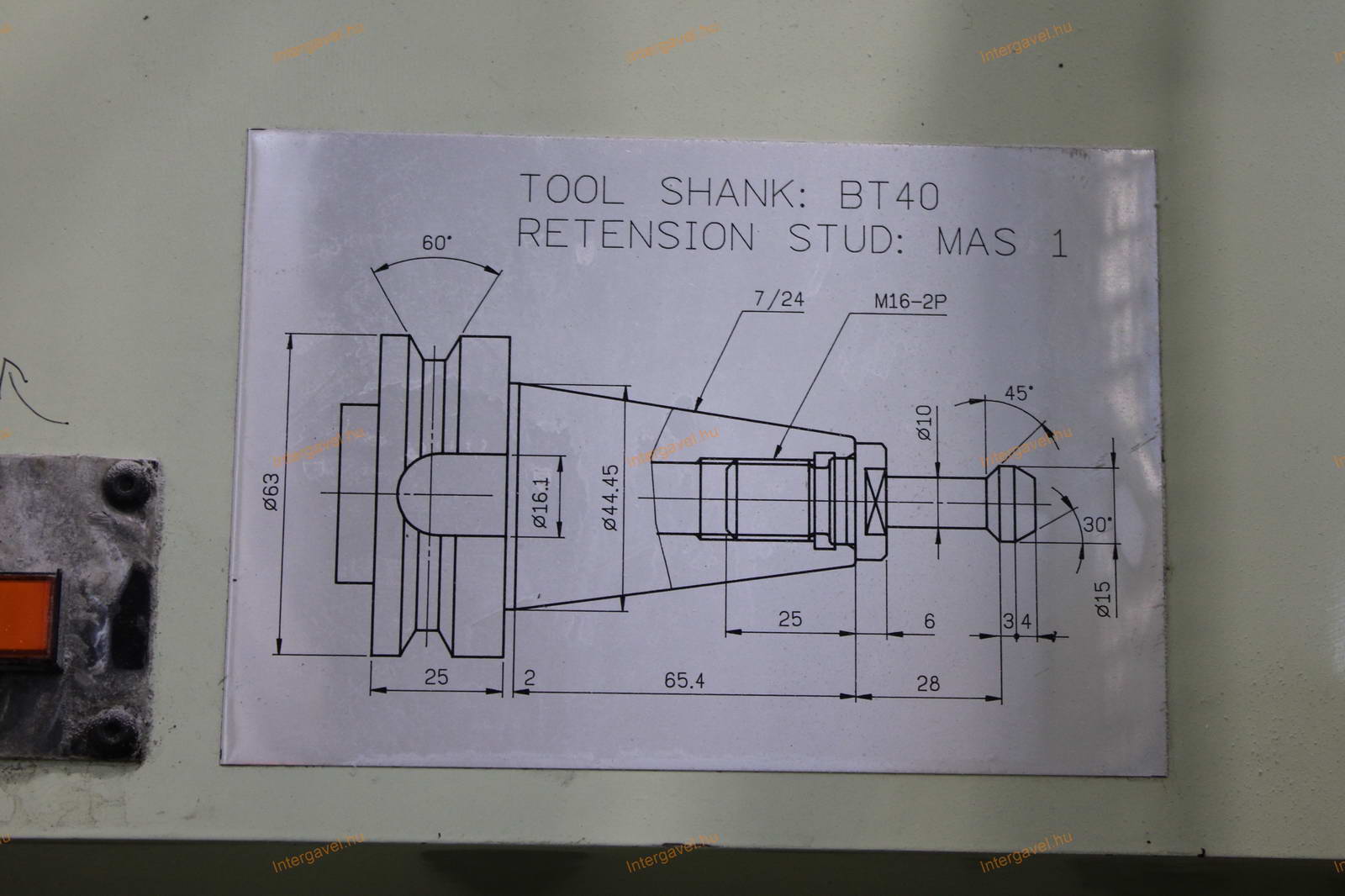 Megmunkáló központ 15