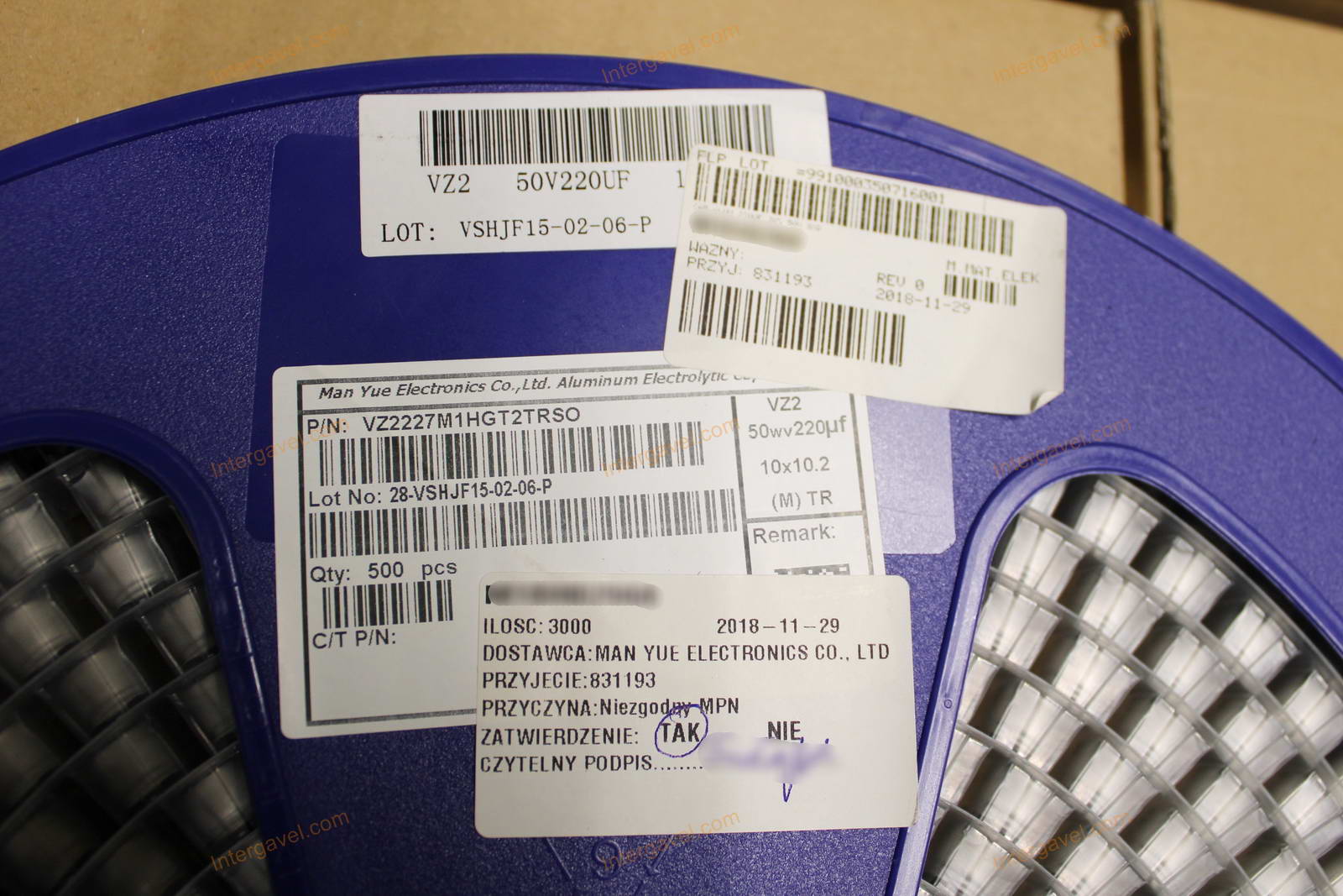 Kondenzátor - CAP ALUM 220UF 20% 50V SMD 2