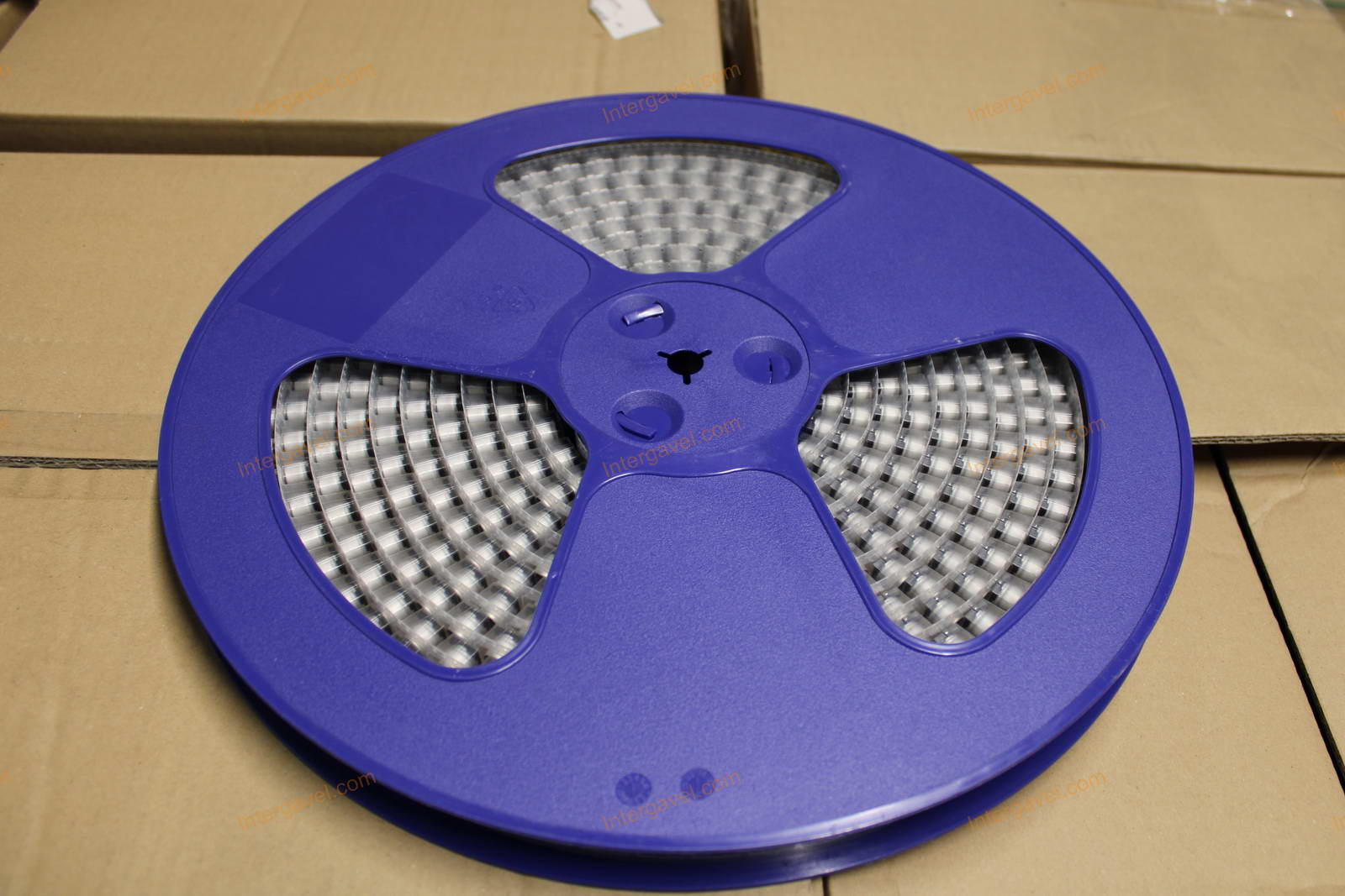 Kondenzátor - CAP ALUM 220UF 20% 50V SMD 6