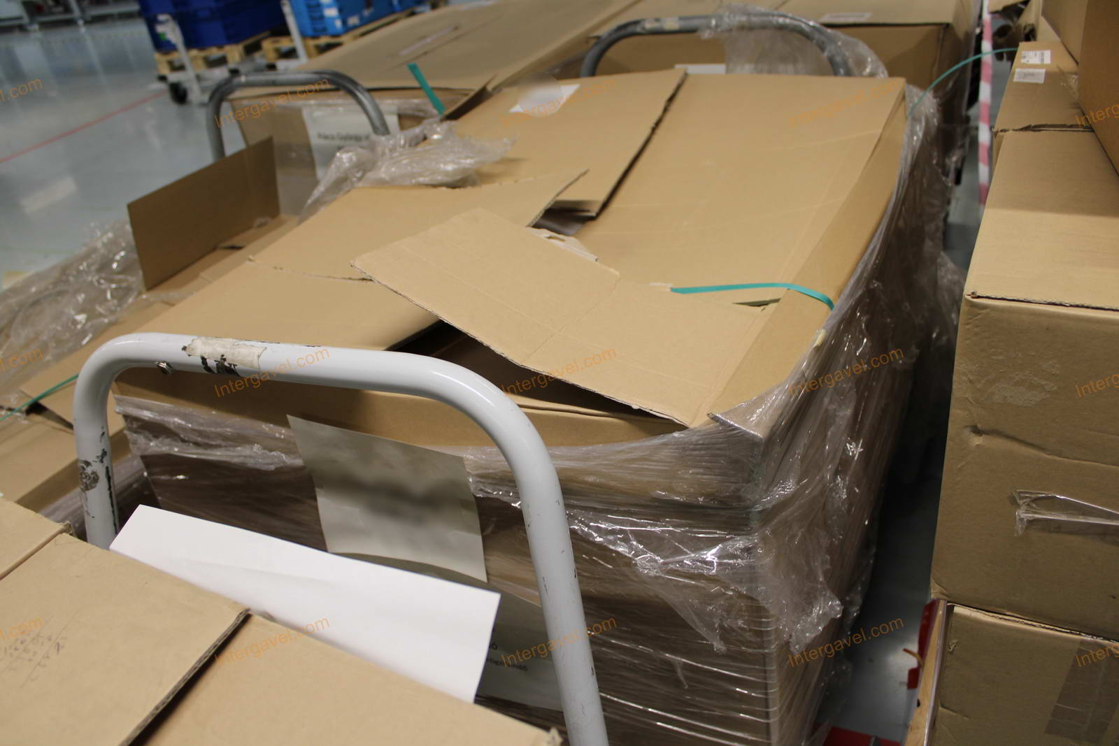 Kondenzátor - CAP ALUM 220UF 20% 50V SMD 8