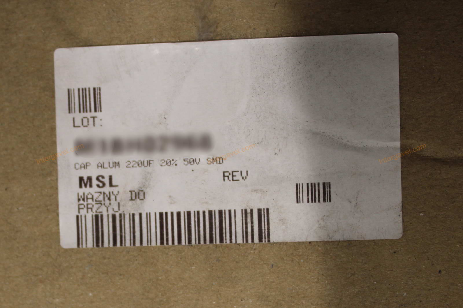 Kondenzátor - CAP ALUM 220UF 20% 50V SMD 9