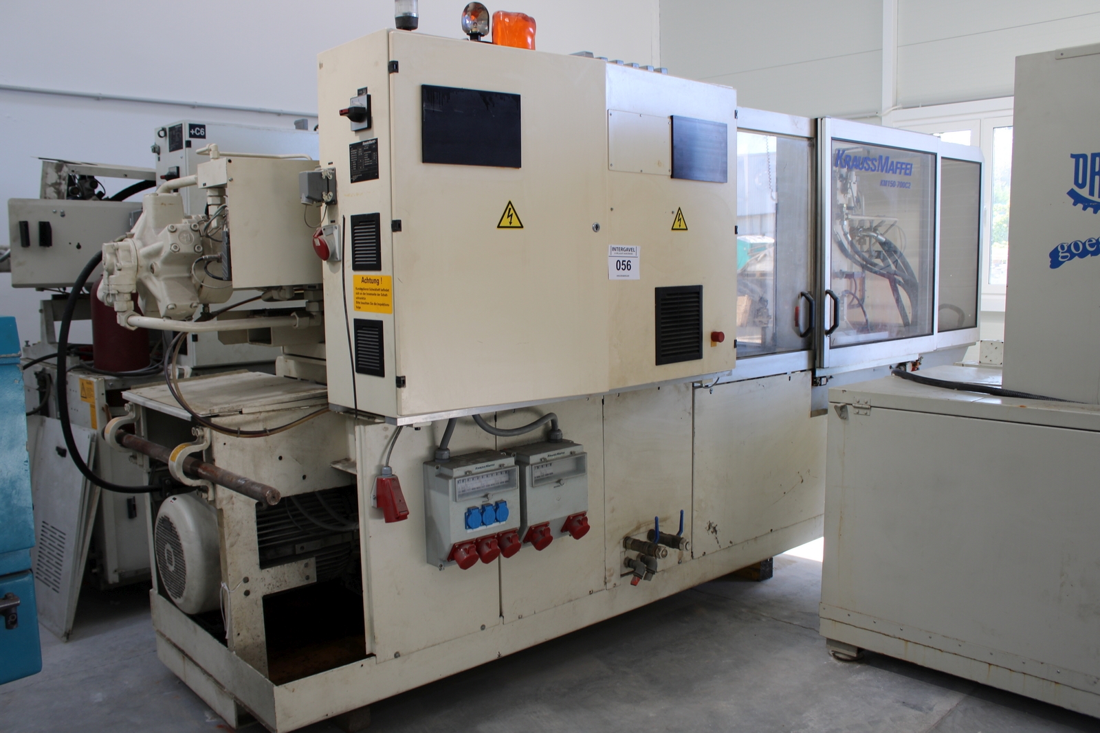 Műanyagipari eszközök, targonca, daru aukciója