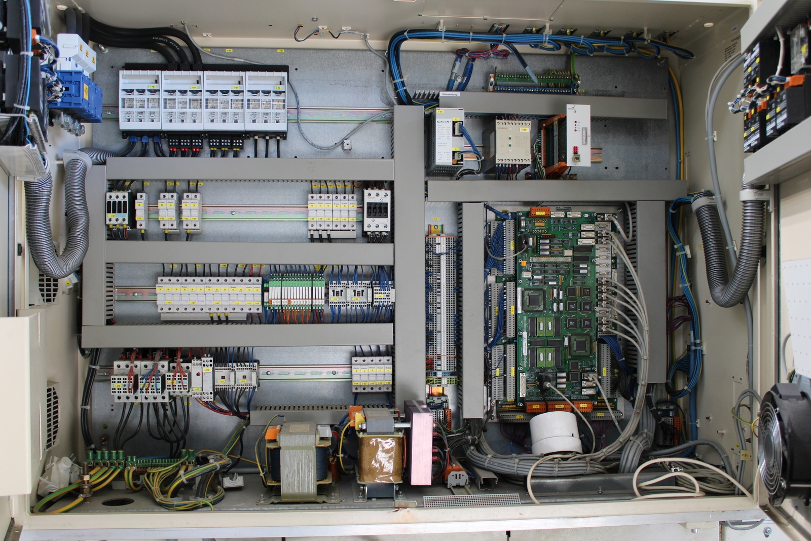 Injection molding machine 4