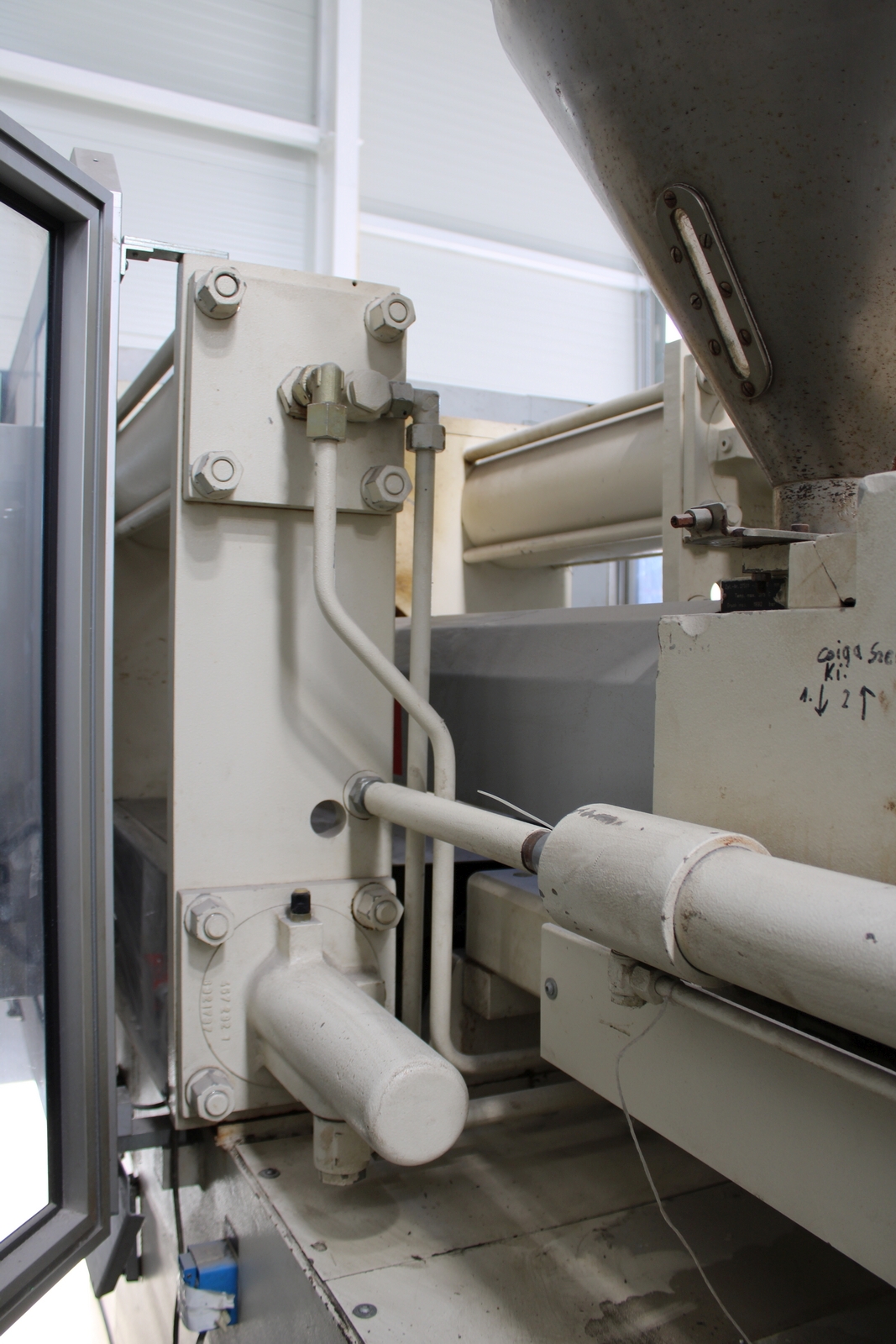 Injection molding machine 15