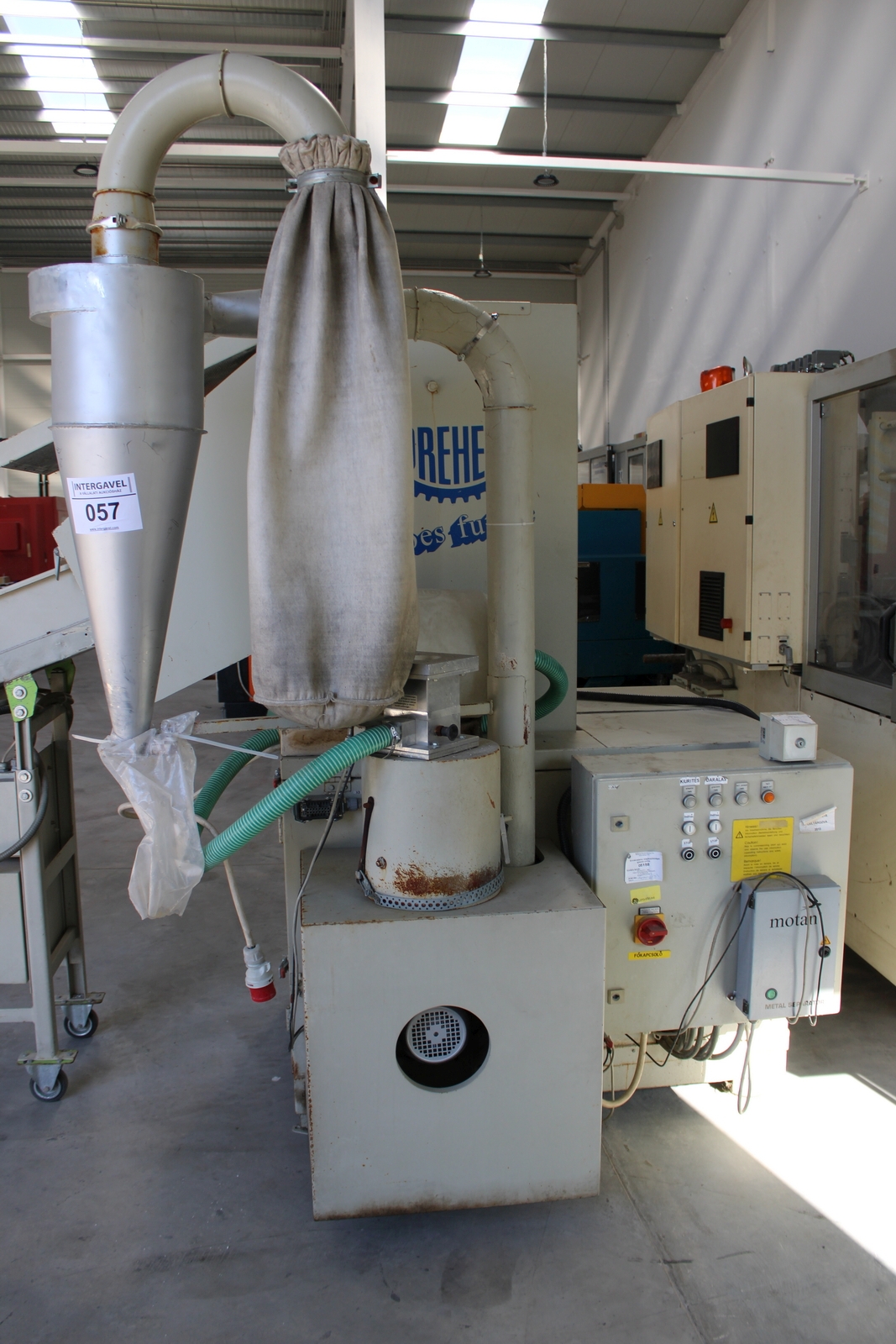 Grinder and conveyor belt 2