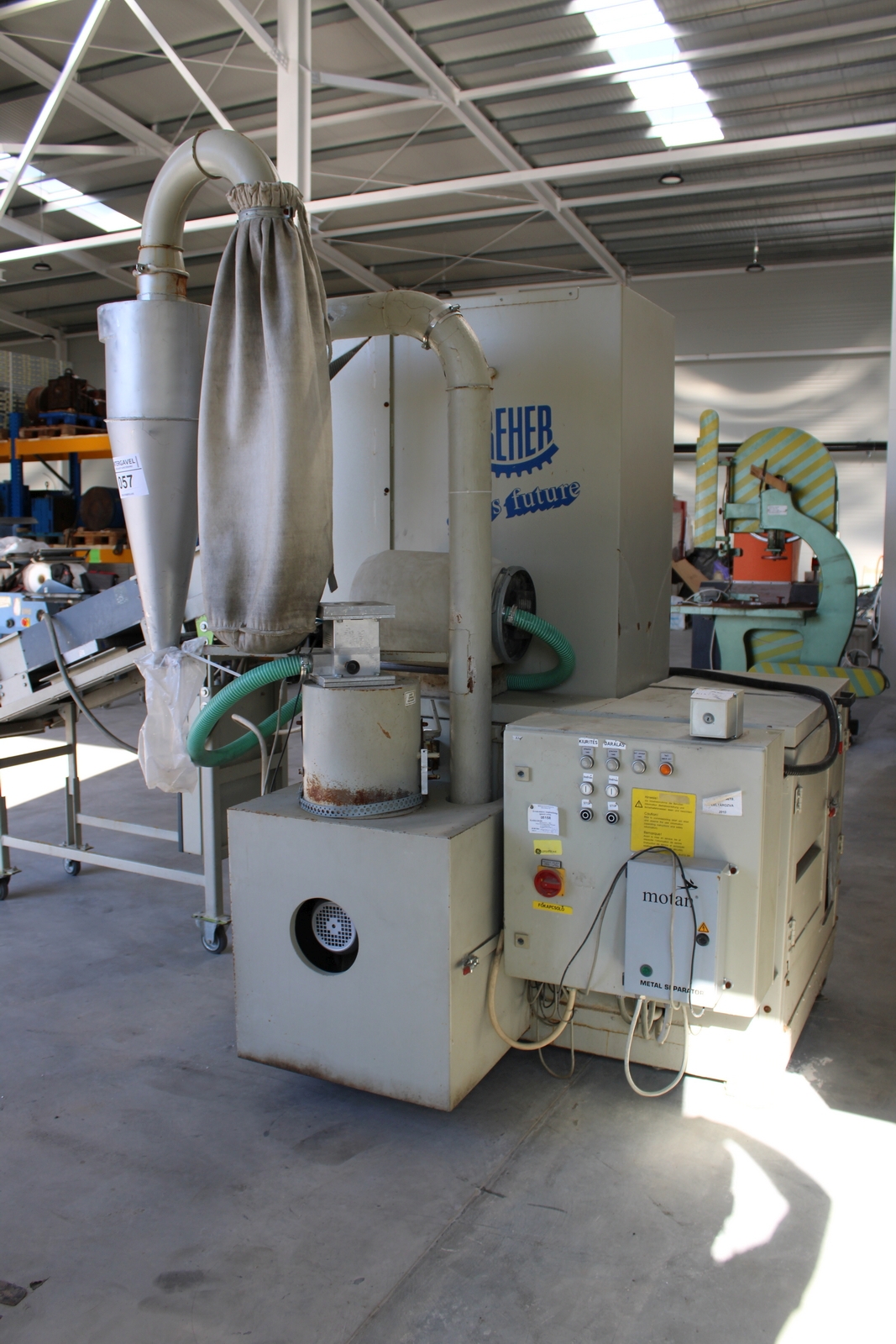 Grinder and conveyor belt 4