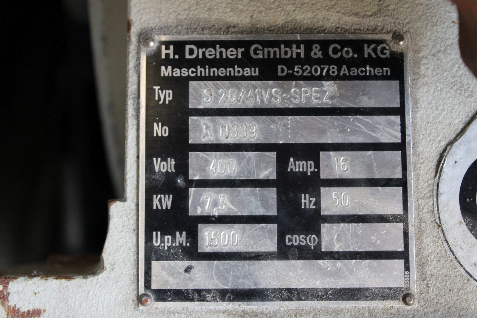 Grinder and conveyor belt 8