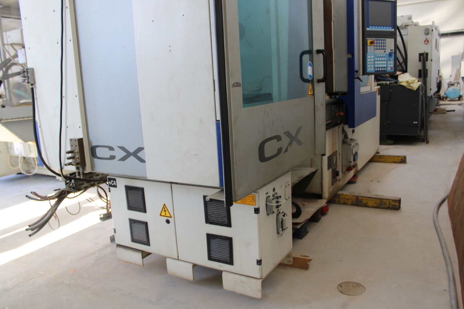 Injection molding machine 4