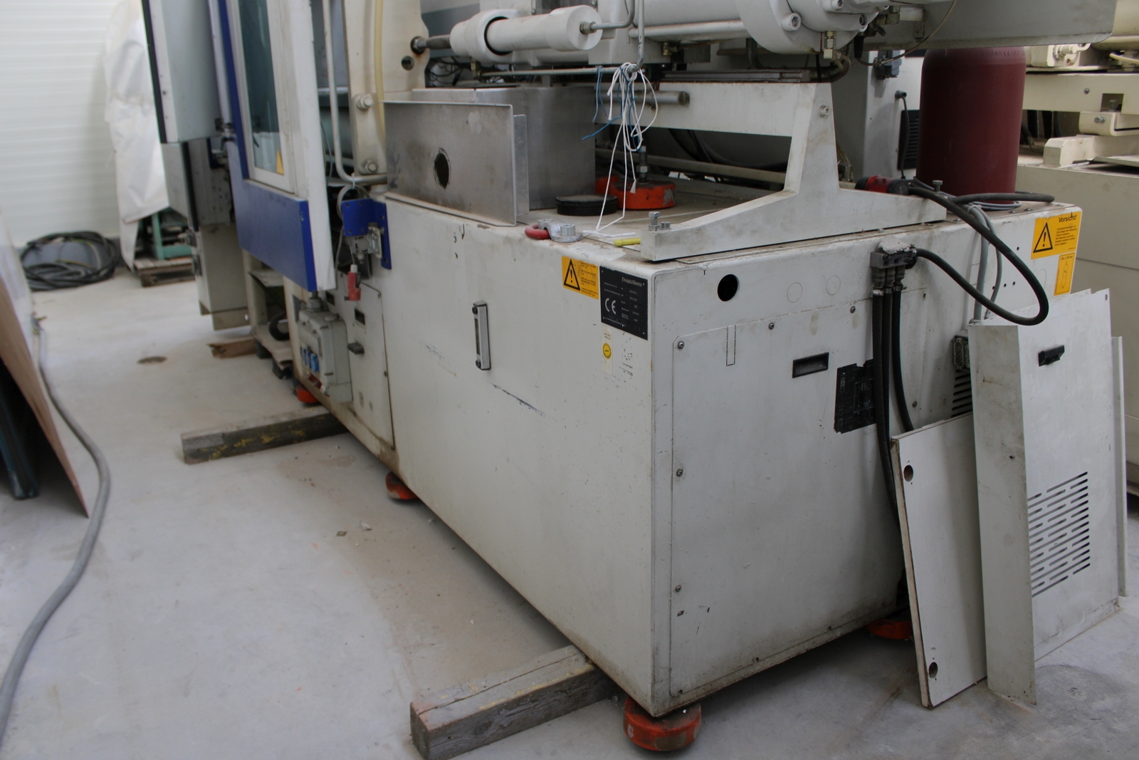 Injection molding machine 8