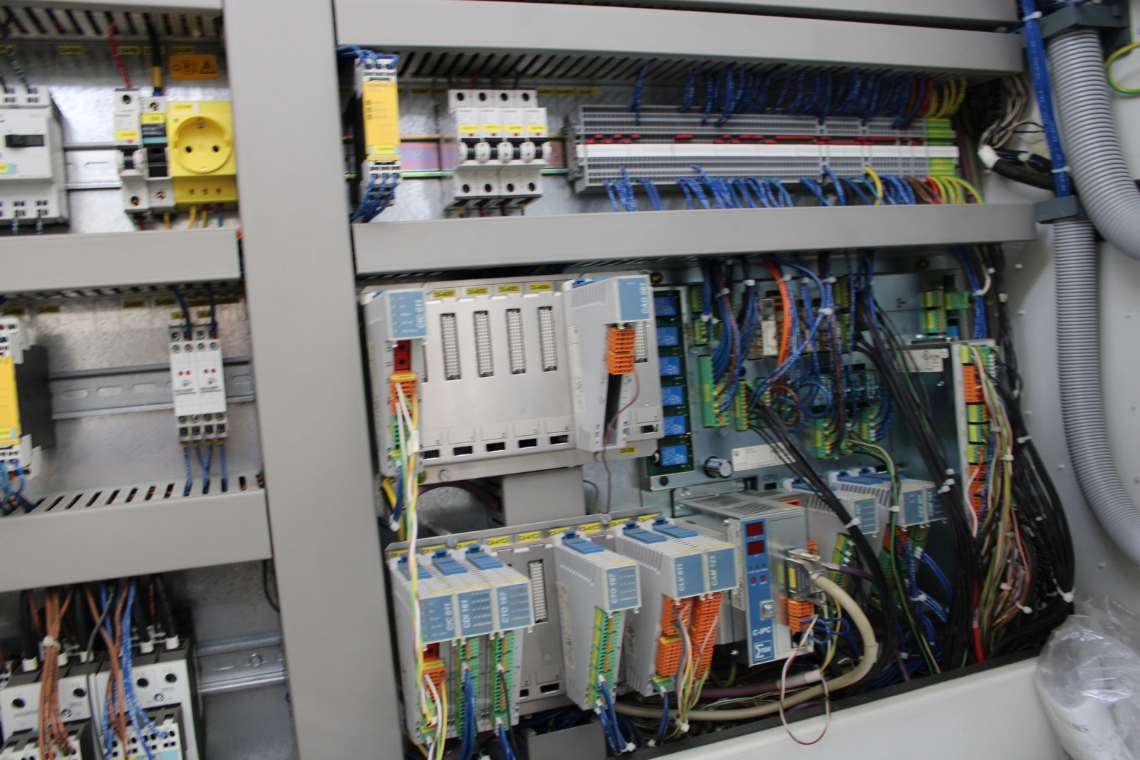 Injection molding machine 12