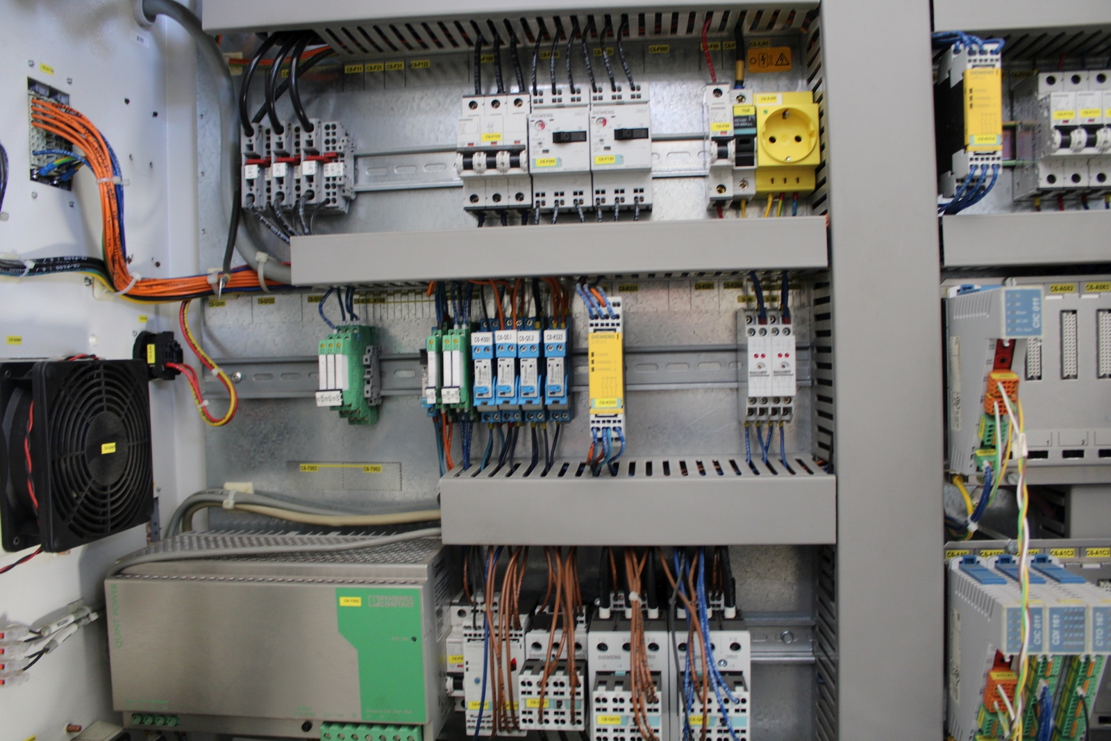 Injection molding machine 13