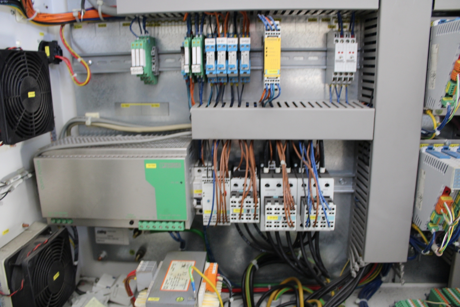 Injection molding machine 18