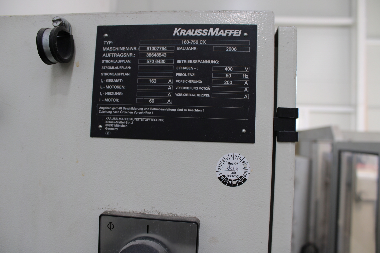 Injection molding machine 20