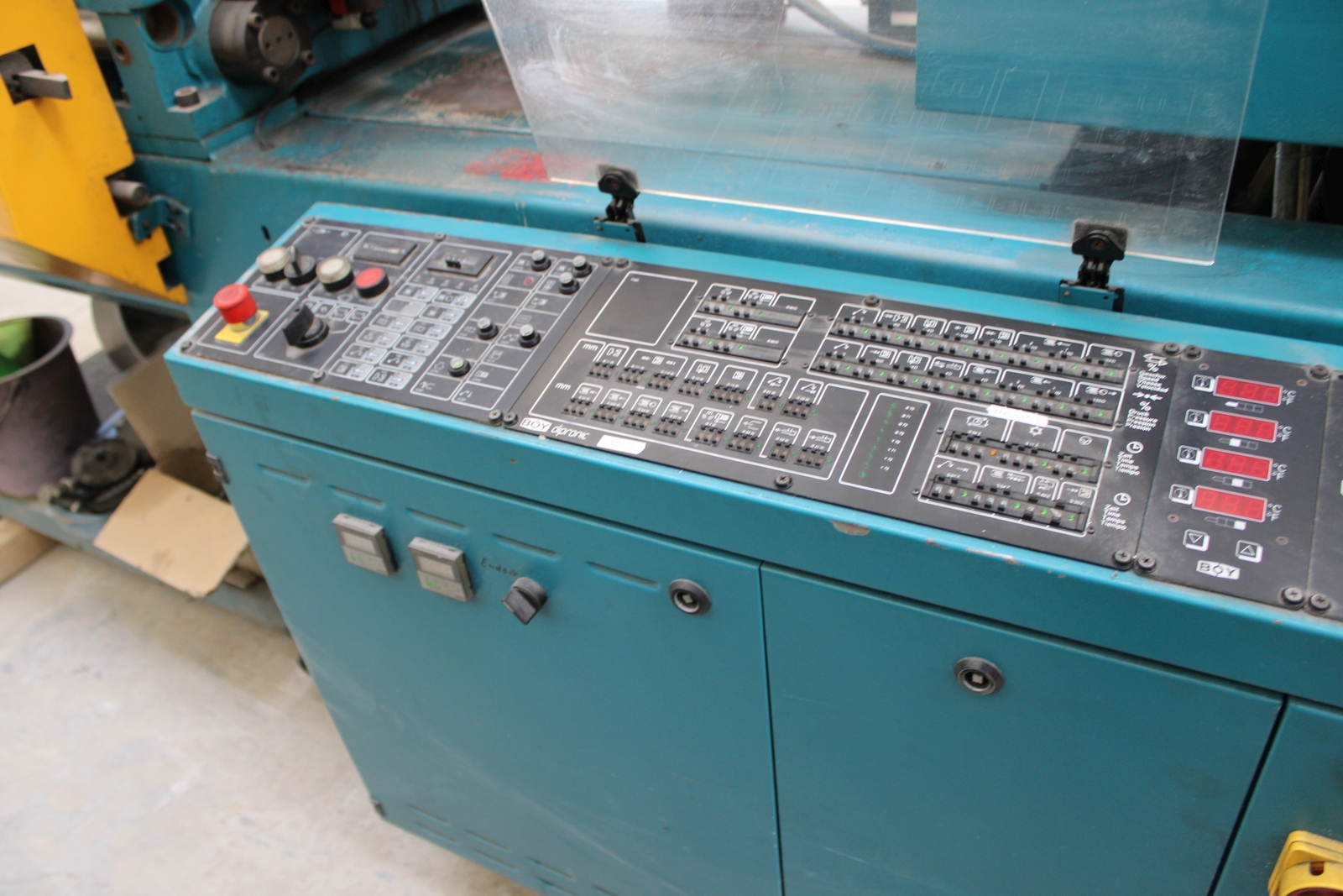 Injection molding machine 7